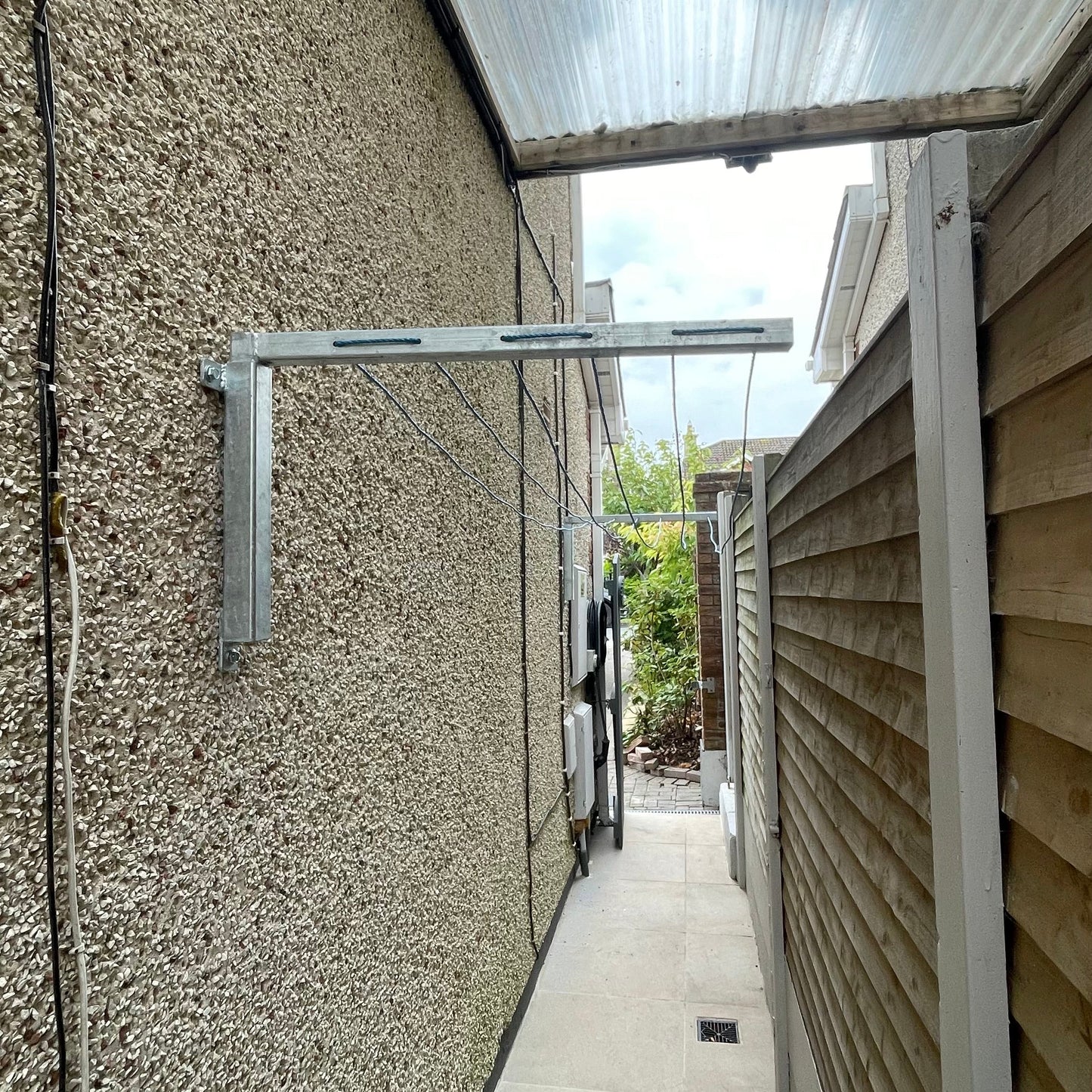 Wall mounted L brackets clothes line kit